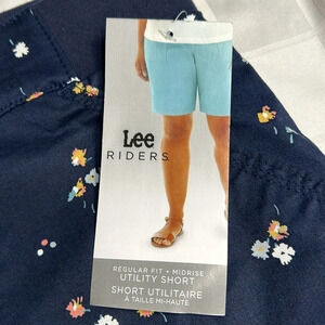 Mid rise,utility shorts .Comfy cotton shorts,floral, blue, elastic waist,pockets